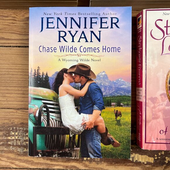 Lot 5 New York Times Bestsellers Paperback Novels - Picture 5 of 13